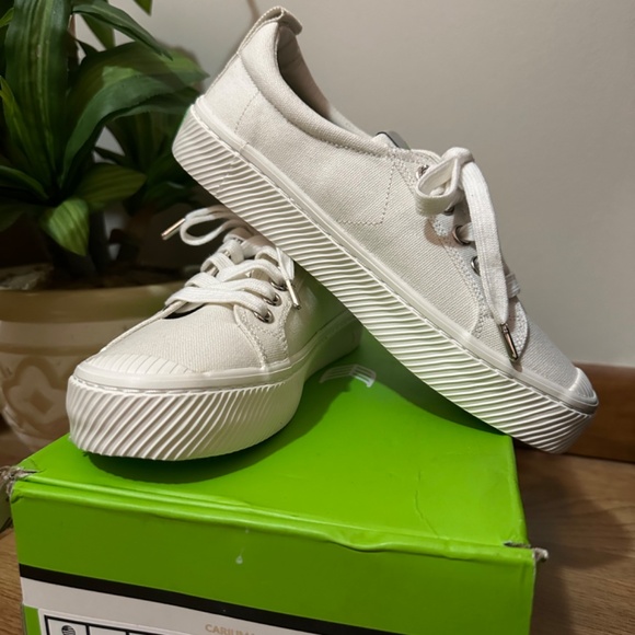 Cariuma White Canvas Sneakers 5W / 3.5M - Picture 2 of 5